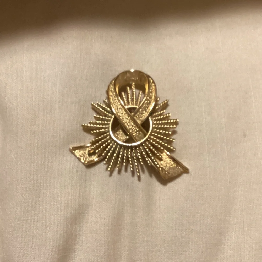 Monet Gold Starburst Ribbon Brooch - Picture 1 of 2